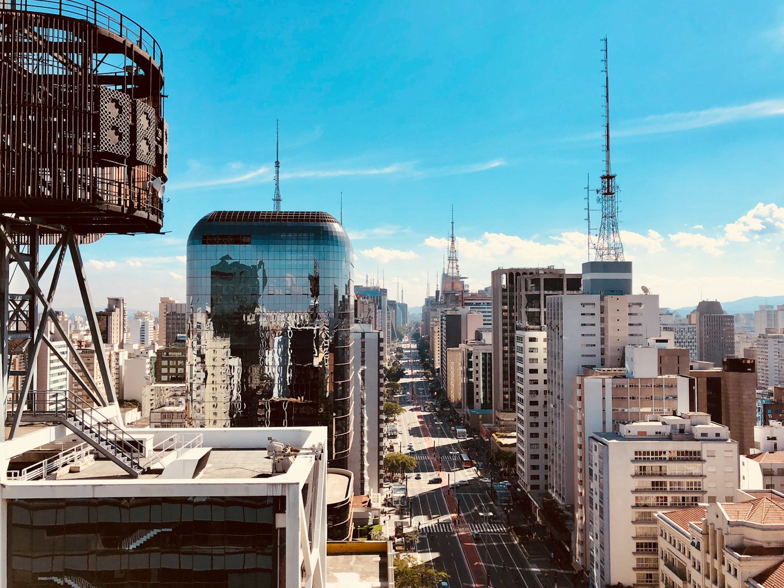 Avenida Paulista in Sao Paulo, illustrating an article on Brazil's Innovation Investor Visa for tech startups