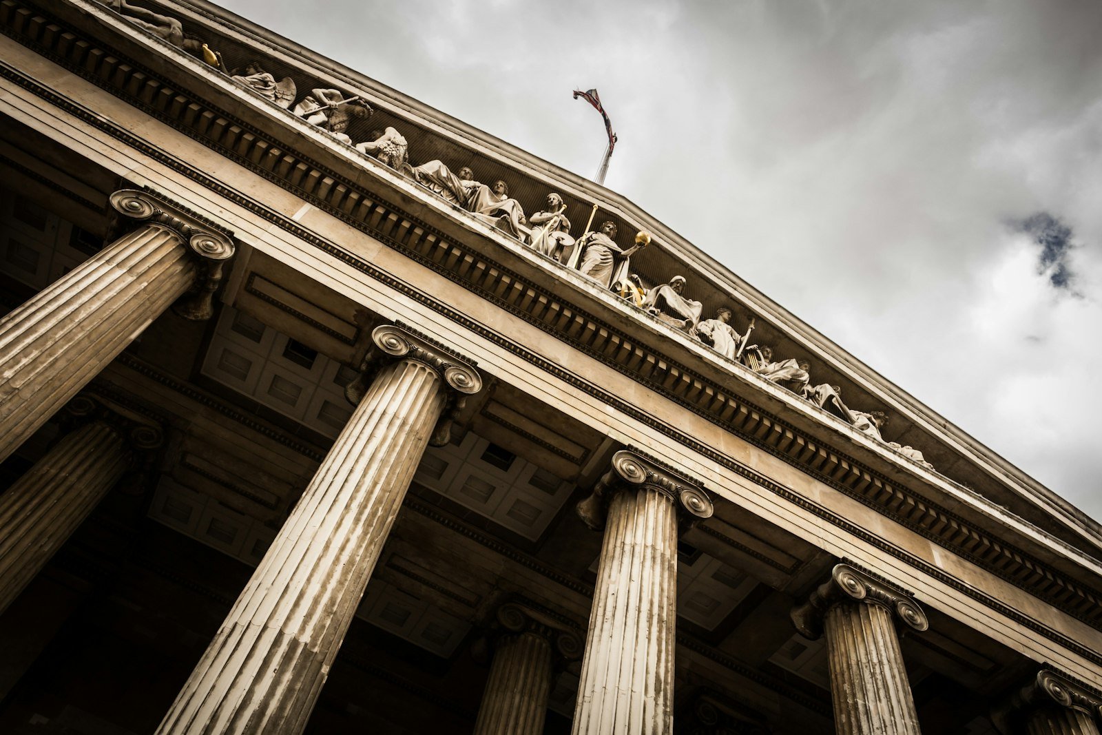 Classical courthouse columns viewed from below, illustrating an article on dissent and the courts in Pakistan