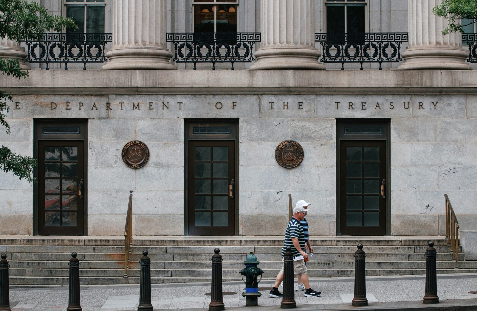 US financial regulation building representing SEC and CFTC crypto framework