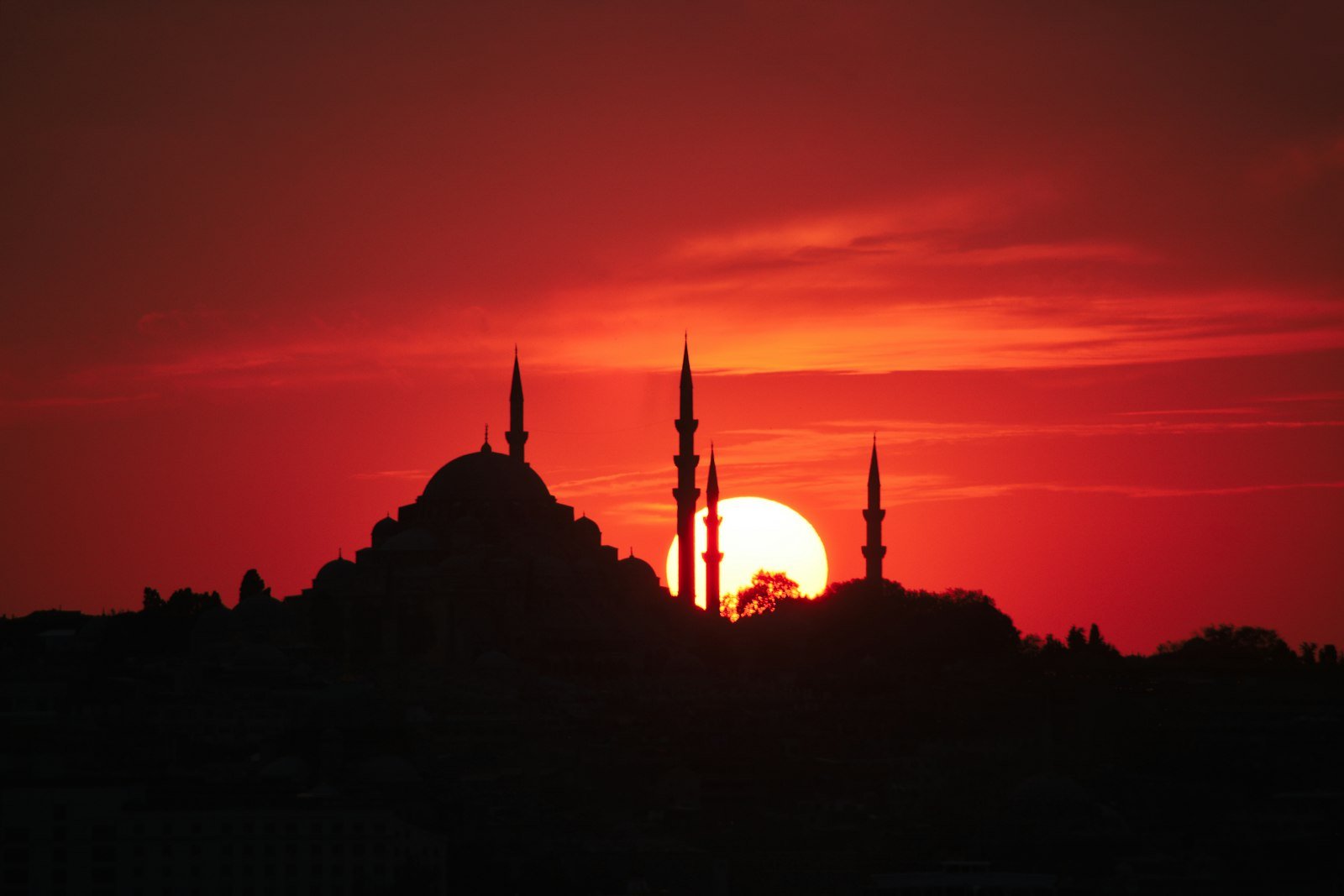 Mosque domes and minarets silhouetted at dusk, illustrating an article on a Shariah ruling on cryptocurrency